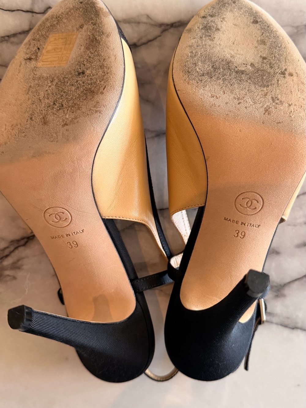 CHANEL Black and Beige Two-Tone Slingback Pumps - Picture 2 of 7
